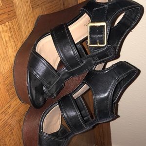 Black wedges